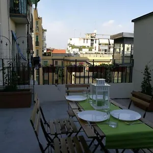 Con Grande Terrazzo In Via Lomellina Milano