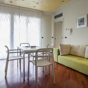 https://italianway-apartments-spadolini.italymilanhotels.net